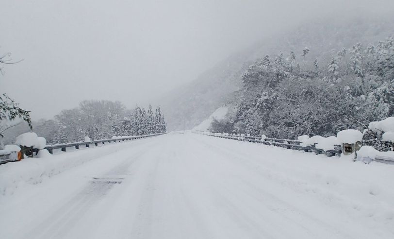 降雪寒冷地